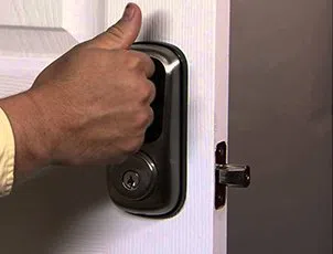 Lock Locksmith Tech Des Moines, IA 515-318-7307 - 24-7-locksmith-key-service