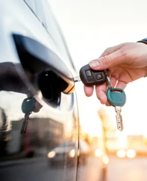 Lock Locksmith Tech Des Moines, IA 515-318-7307 - unlock-car